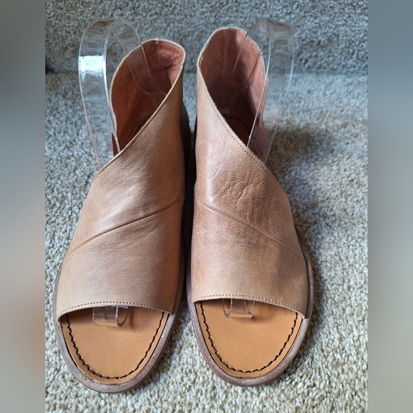 NWOT Free People Mont Blanc Asymmetrical Sandals Tan Womens size 38 - Picture 3 of 8